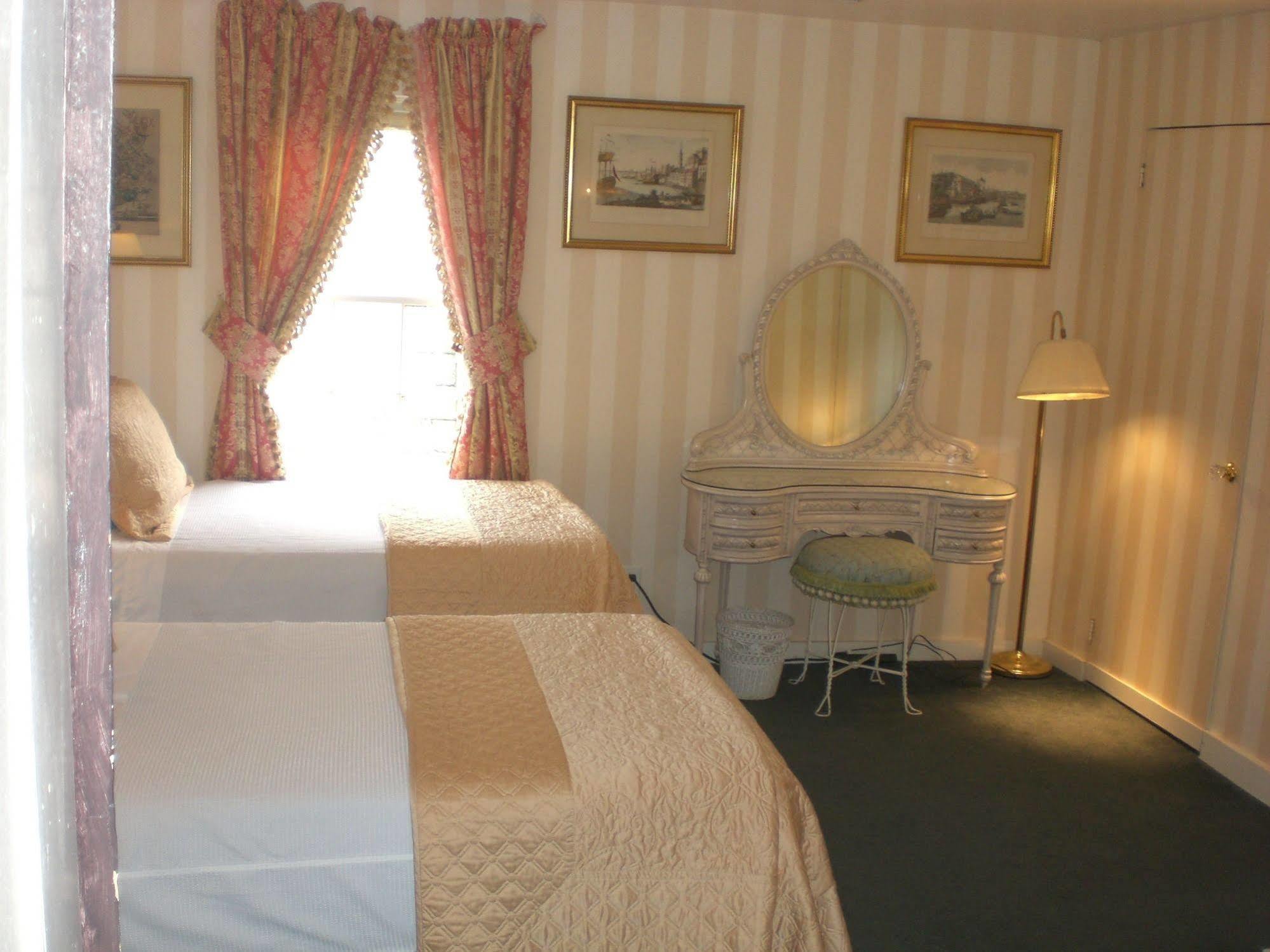 Samuel Durfee House Bed & Breakfast Newport Room photo